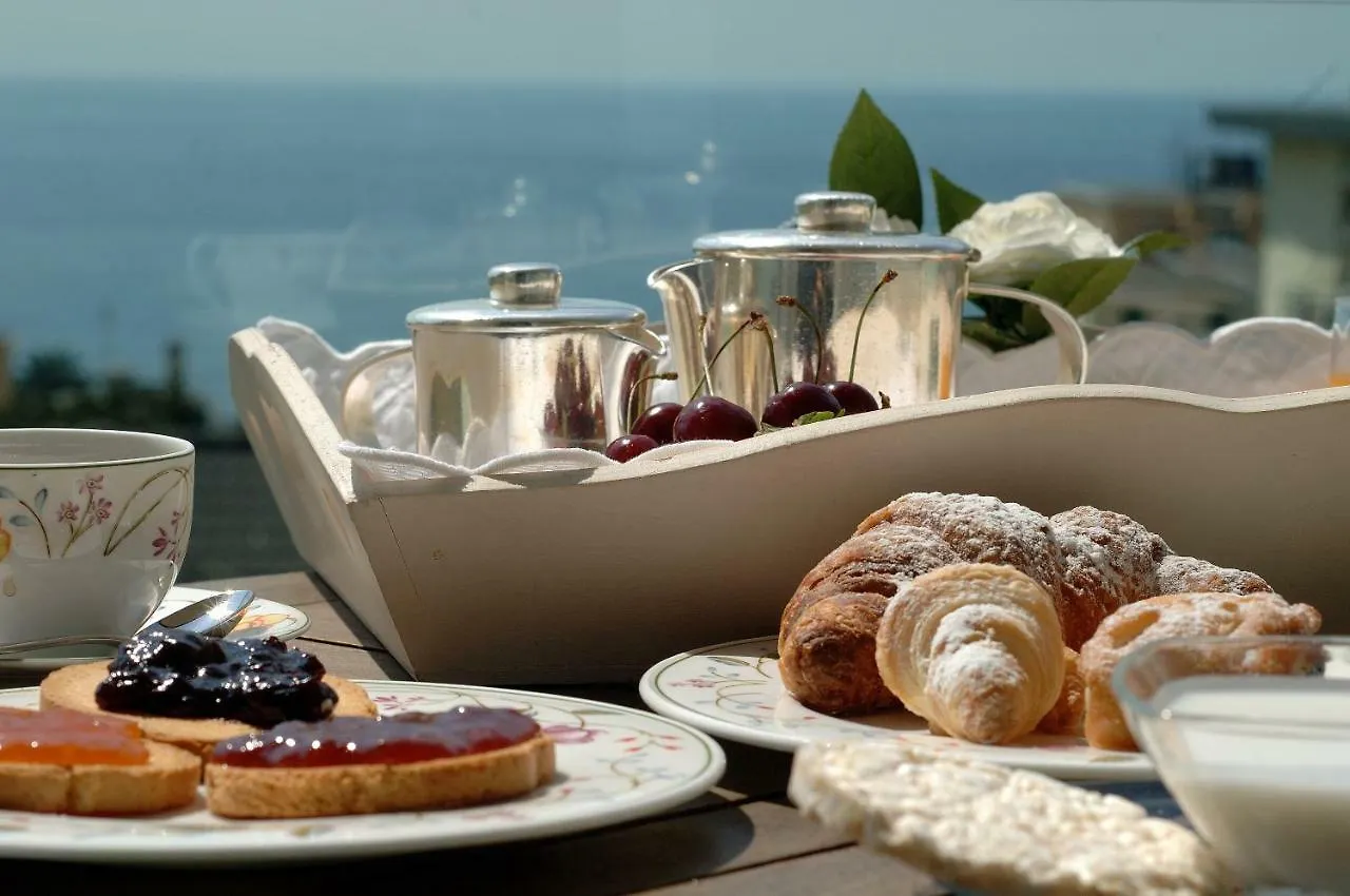 Hotel Ariston & Apartments Varazze 3*,